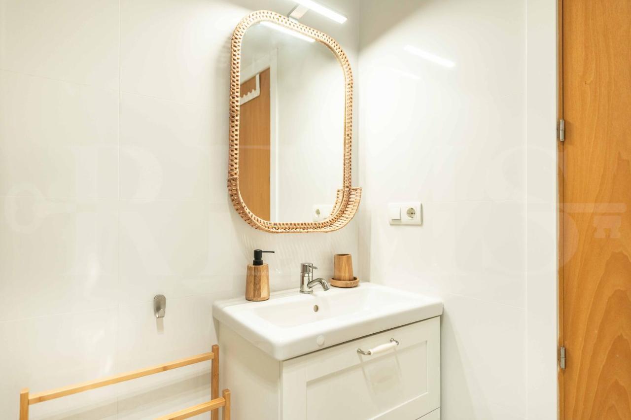 Bright Apartment Near The Historic Center By Rems Malaga Bagian luar foto